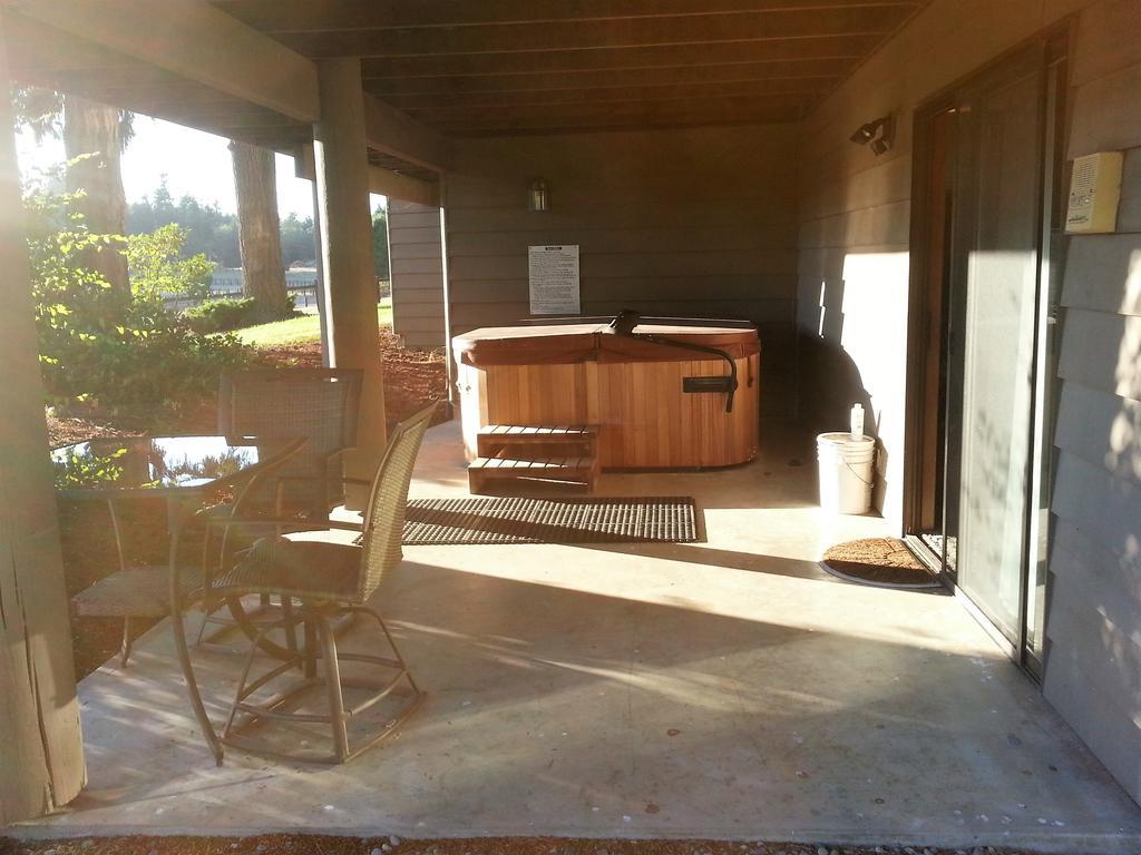 Wildwood Farm Bed & Breakfast 오크하버 외부 사진